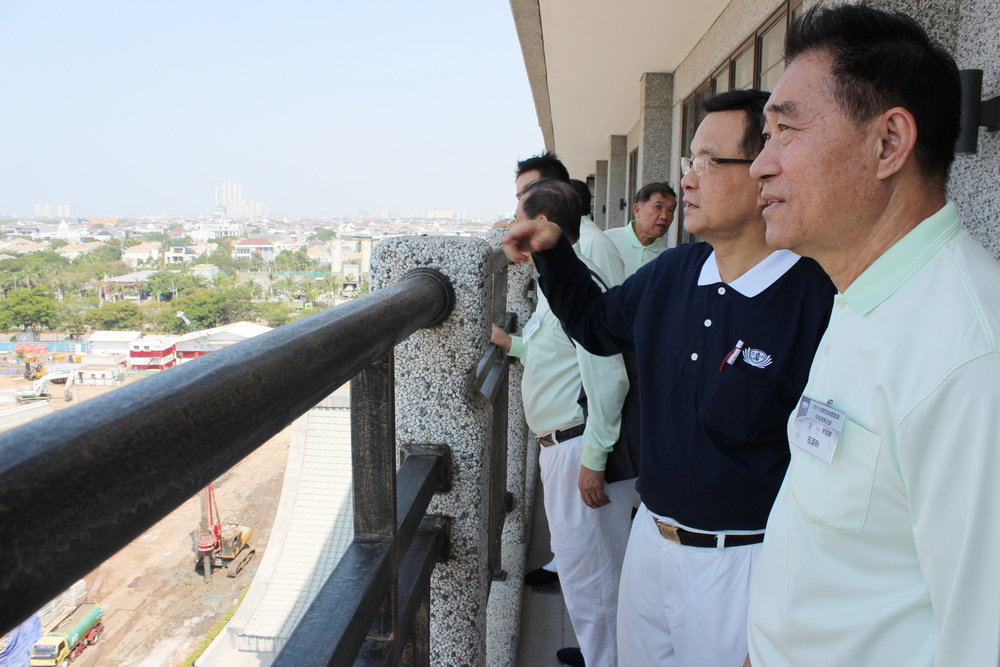 SG20151017 CUA MQH 049